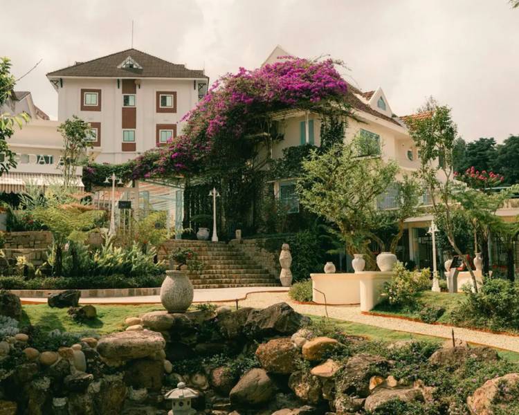 madame-de-dalat