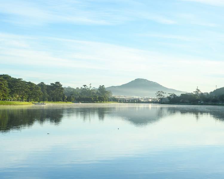 ho-xuan-huong-da-lat
